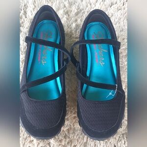 SKECHERS STEP IN MEMORY FOAM FLATS